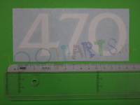 STICKER WIT TEKST "470" 55X142MM